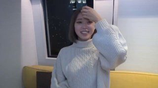 熬隔离在家没事干边玩游戏边玩老婆